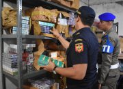Satpol PP dan Bea Cukai Bongkar Peredaran Rokok Tanpa Cukai