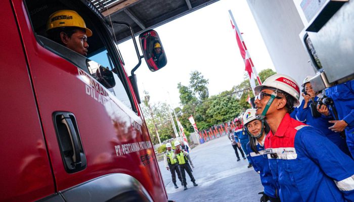 Pantau Langsung Instalasi Surabaya, Direktur Pertamina Patra Niaga Pastikan Distribusi BBM ke Jember Lancar