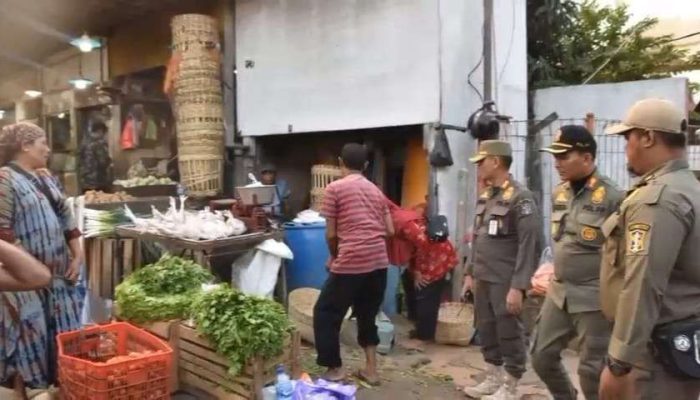 PKL Pasar Keputran Ditertibkan Satpol PP, Trotoar Difungsikan Kembali