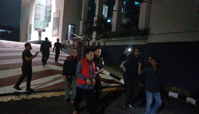 Korupsi Dana Pendidikan Jatim 2017, Kejati Tahan Mantan Pj Bupati Sidoarjo.