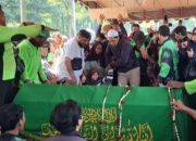 Ojol Iringi Pemakaman Affan Kurniawan, Korban Tertabrak Kendaraan Brimob Saat Demo