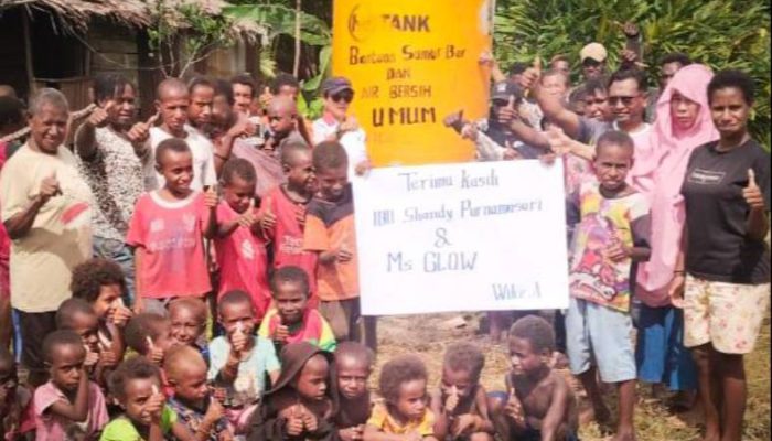 Bersama Bidan Wike, Shandy Purnamasari dan MSGLOW Hadirkan Air Bersih untuk Warga Papua