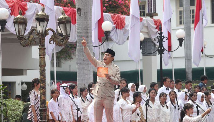 Teatrikal Kolosal Surabaya Merah Putih Kobarkan Semangat Perobekan Bendera di Hotel Majapahit