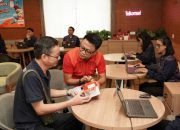 Telkomsel Serahkan Hadiah Mobil Program Undi-Undi Hepi di Hari Pelanggan