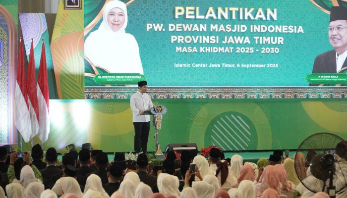 Emil Dardak Hadiri Pelantikan DMI Jatim, Sampaikan Pesan Gubernur dari Bawean