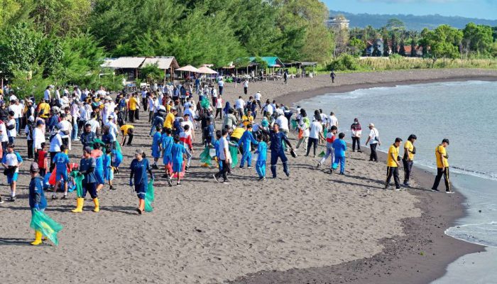 Pemkab Banyuwangi Gelar Aksi Bersih Pantai Seranite pada World Cleanup Day