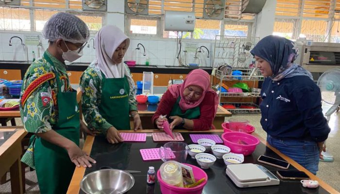 Siswa SMA YPM 2 Sukodono dan Pertamina Patra Niaga Kembangkan Gummy Protein dari Sisik Ikan Bandeng