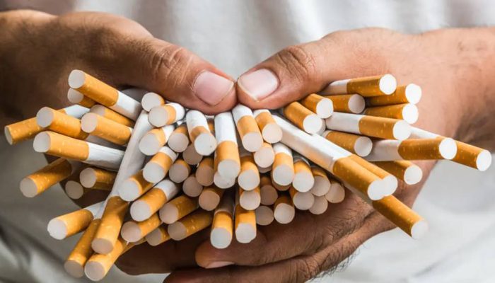 Ekonom UI Soroti Kenaikan Cukai Rokok: Efektif untuk Kesehatan, Berisiko Bagi Industri