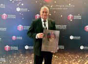 JNE Raih Penghargaan “Courier of The Year” di Indonesia Logistics Awards 2025