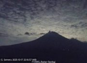Gunung Semeru Kembali Erupsi, Semburkan Kolom Abu 300 Meter