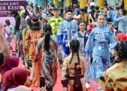 Fashion Lorong Bambu Warnai Banyuwangi Batik Festival 2025