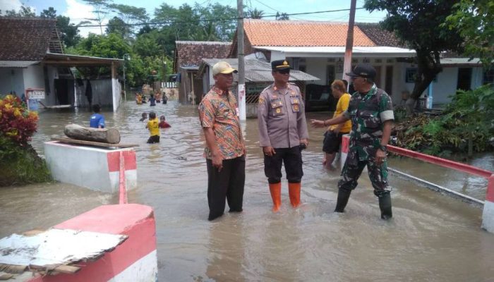 BREAKING: Puluhan Rumah di Lumajang Terendam Banjir Usai Hujan Deras