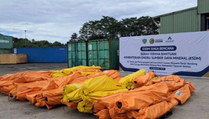 Kementerian ESDM Salurkan Ratusan Tenda dan Logistik untuk Korban Banjir Bandang Tapanuli Selatan