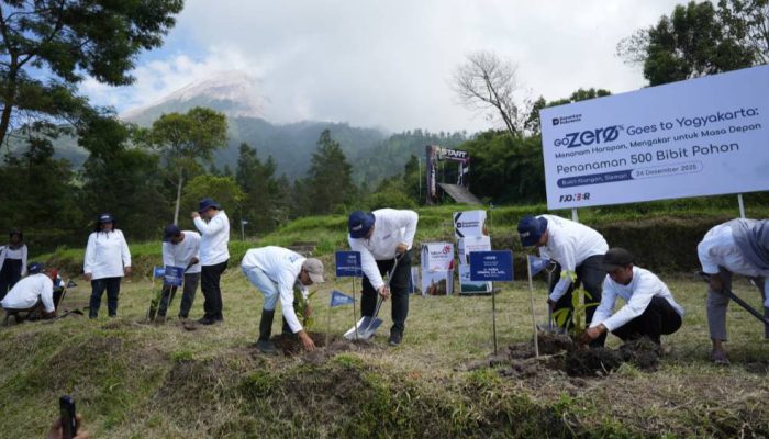 GoZero% Goes to Yogyakarta: Telkom Hijaukan Lahan Lewat Aksi Penanaman Pohon