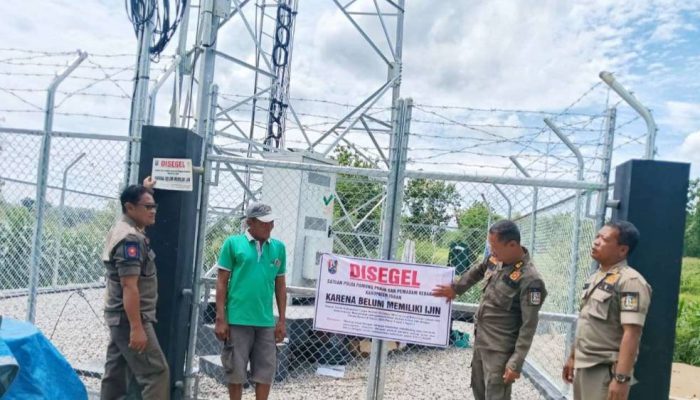 Satpol PP Tuban Hentikan Operasional Tower Tak Berizin