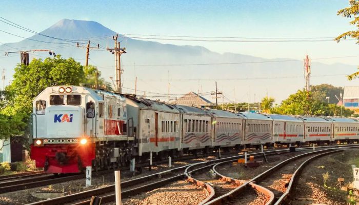 Banjir Mulai Surut, Jalur KA Pekalongan-Sragi Bisa Dilalui Kecepatan Terbatas