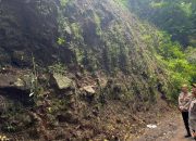 Kapolres Batu Tinjau Lokasi Longsor di Payung 2