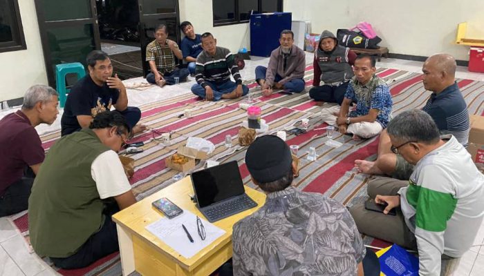 Warga GKA Bersama Pemdes dan DLH Gresik Gelar Aksi Bersih TPS