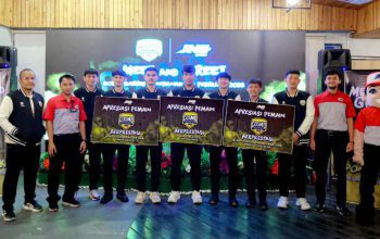 JNE Guyur Bonus Puluhan Juta Rupiah untuk Punggawa Cosmo JNE FC yang Berprestasi di Timnas