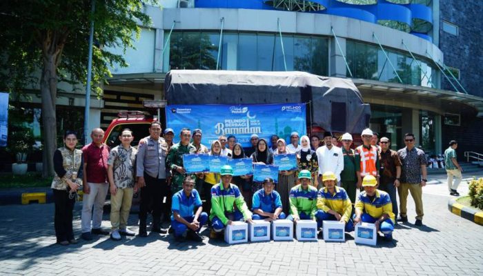 Terminal Teluk Lamong Salurkan Paket Sembako dan Santunan dalam Program Pelindo Berbagi Ramadhan 1447 H