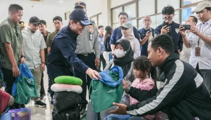 Pantau Terminal, Menteri LH Gaungkan Gerakan Mudik Minim Sampah
