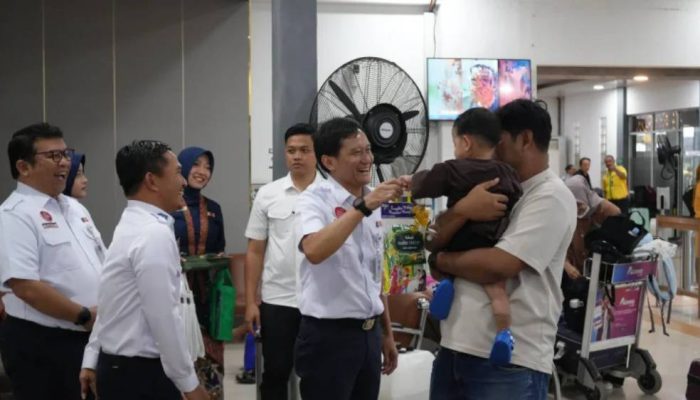 Penjualan Tiket Tinggi, Dirut KAI Sidak Layanan di Jember dan Surabaya