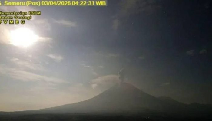 Aktivitas Meningkat, Gunung Semeru Masih Berstatus Siaga