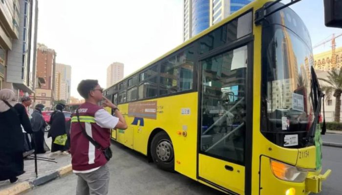 Bus Shalawat Dijaga 24 Jam, PPIH Bantu Jamaah Hindari Salah Rute