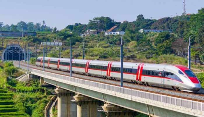 KAI Services Ambil Alih Dining Car Whoosh, Fokus Tingkatkan Kenyamanan Penumpang
