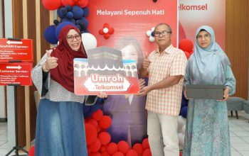 Pelanggan Setia Sejak 2009, Warga Magetan Diganjar Hadiah Umrah dari Telkomsel