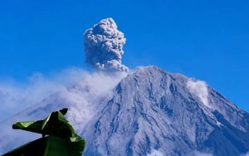 Gunung Semeru Erupsi Lima Kali, Letusan Tertinggi Capai 1,2 Kilometer