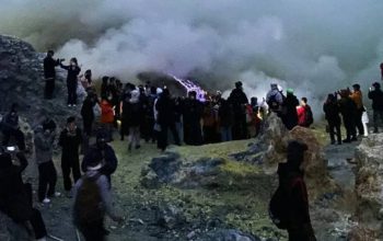 BKSDA Banyuwangi Pasang Panic Button di Bibir Kawah Ijen untuk Tingkatkan Keamanan