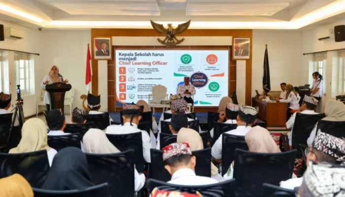 Bupati Ipuk Tegaskan Tak Boleh Ada Anak Usia Sekolah di Banyuwangi yang Berhenti Belajar