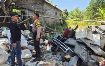 Tim Gegana Polda Jatim Disposal Mortir Temuan di Gudang Rongsokan Malang