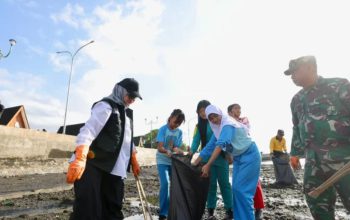 Kemendagri dan Pemkab Banyuwangi Gelar Gerakan Indonesia ASRI, Ribuan Relawan Bersih Pantai