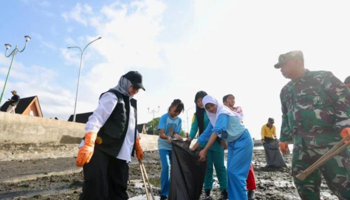 Kemendagri dan Pemkab Banyuwangi Gelar Gerakan Indonesia ASRI, Ribuan Relawan Bersih Pantai