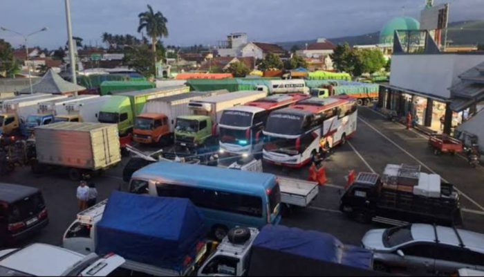 Antrean Pelabuhan Ketapang Mengular 6 Kilometer, Polda Jatim Kerahkan Personel BKO