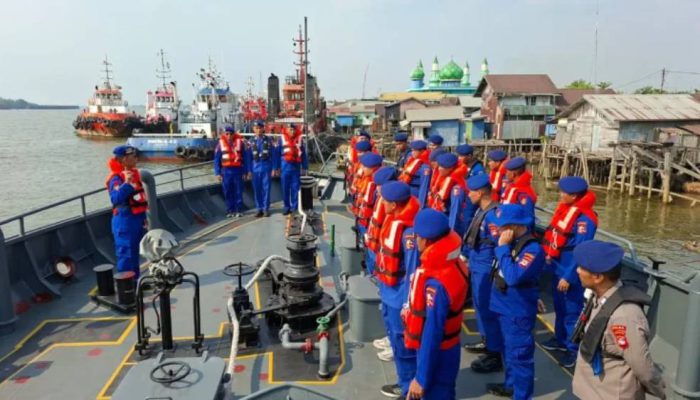 Kerahkan 3 Kapal dan Helikopter, Polri Perkuat Operasi SAR KM Virgo Transport 8 di Laut Jawa
