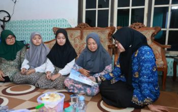 KM Virgo Transport 8 Terbalik, Bupati Banyuwangi Temui Keluarga 2 Warga yang Masih Hilang
