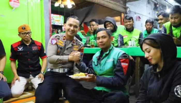 Rayakan HUT Lalu Lintas Bhayangkara ke-71, Satlantas Polresta Malang Kota Rangkul Driver Ojol