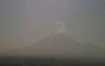 Gunung Semeru Erupsi 6 Kali dalam 1,5 Jam, Kolom Letusan Capai 800 Meter