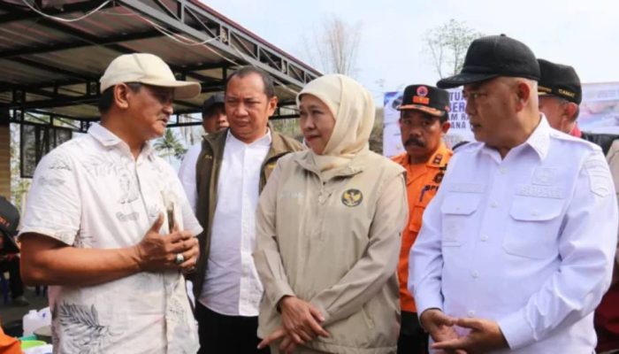 Bupati Malang dan Khofifah Salurkan Bantuan Air Bersih untuk Warga Terdampak Kekeringan