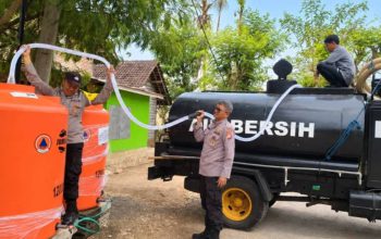 Polres Malang Kirim 35 Ribu Liter Air Bersih ke Sumbermanjing Wetan dan Kalipare