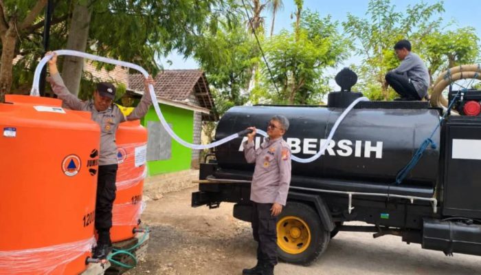 Polres Malang Kirim 35 Ribu Liter Air Bersih ke Sumbermanjing Wetan dan Kalipare