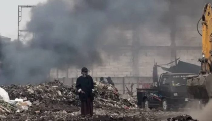 Asap Pembakaran Sampah Ganggu Warga Tambak Mayor, DLH Surabaya Turun Tangan