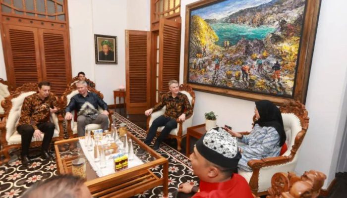 Terkesan dengan Banyuwangi, Dubes Australia Ingin Saksikan Blue Fire Kawah Ijen