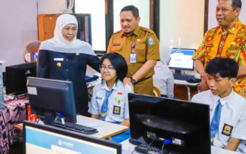 1. Khofifah Motivasi 438 Ribu Murid Jatim Jelang Tes Kemampuan Akademik 2026