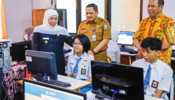 1. Khofifah Motivasi 438 Ribu Murid Jatim Jelang Tes Kemampuan Akademik 2026
