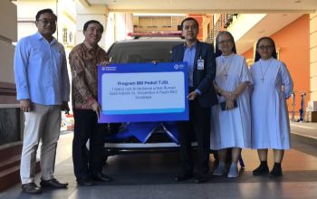 Perkuat Layanan Kemanusiaan, BRI Serahkan Mobil Ambulans ke RKZ Surabaya