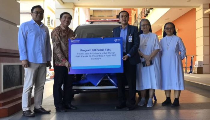 Perkuat Layanan Kemanusiaan, BRI Serahkan Mobil Ambulans ke RKZ Surabaya
